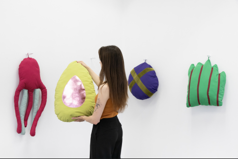 Clara Sabogal. "Le temps d'un instant (crée ton poème)", 2025. Photo : Wiktoria Synak, Sara Farhangui