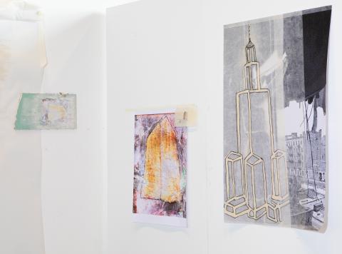 Étudiants de l’atelier de photographie / Accrochage dans l’atelier de photographie
