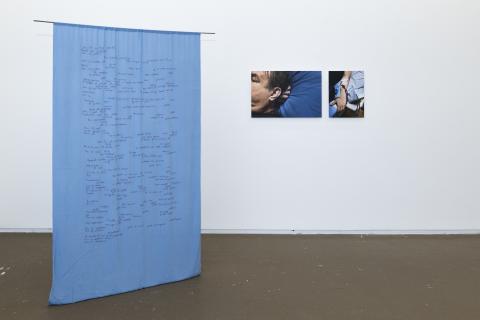 Papa, 2026. Tirages pigmentaires (50 × 75 & 50 × 37,5 cm) et soie brodée (138 × 218 cm).