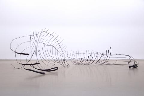 Migration, 2026, Espace Vanderborght - Bruxelles. Métal forgé et emaline, 6 x 1,5 m.