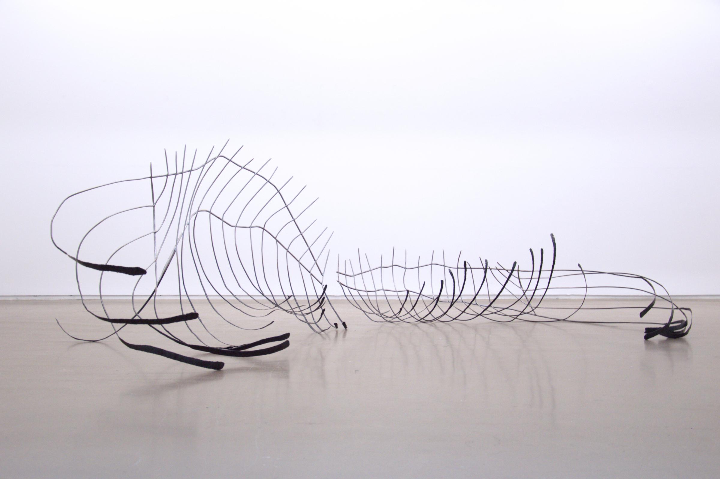 Migration, 2026, Espace Vanderborght - Bruxelles. Métal forgé et emaline, 6 x 1,5 m.